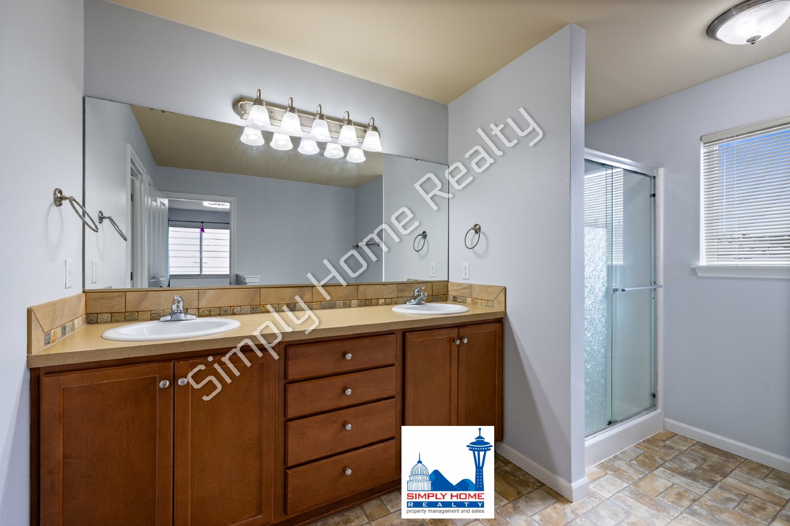 7605 Kodiak Ave NE property image