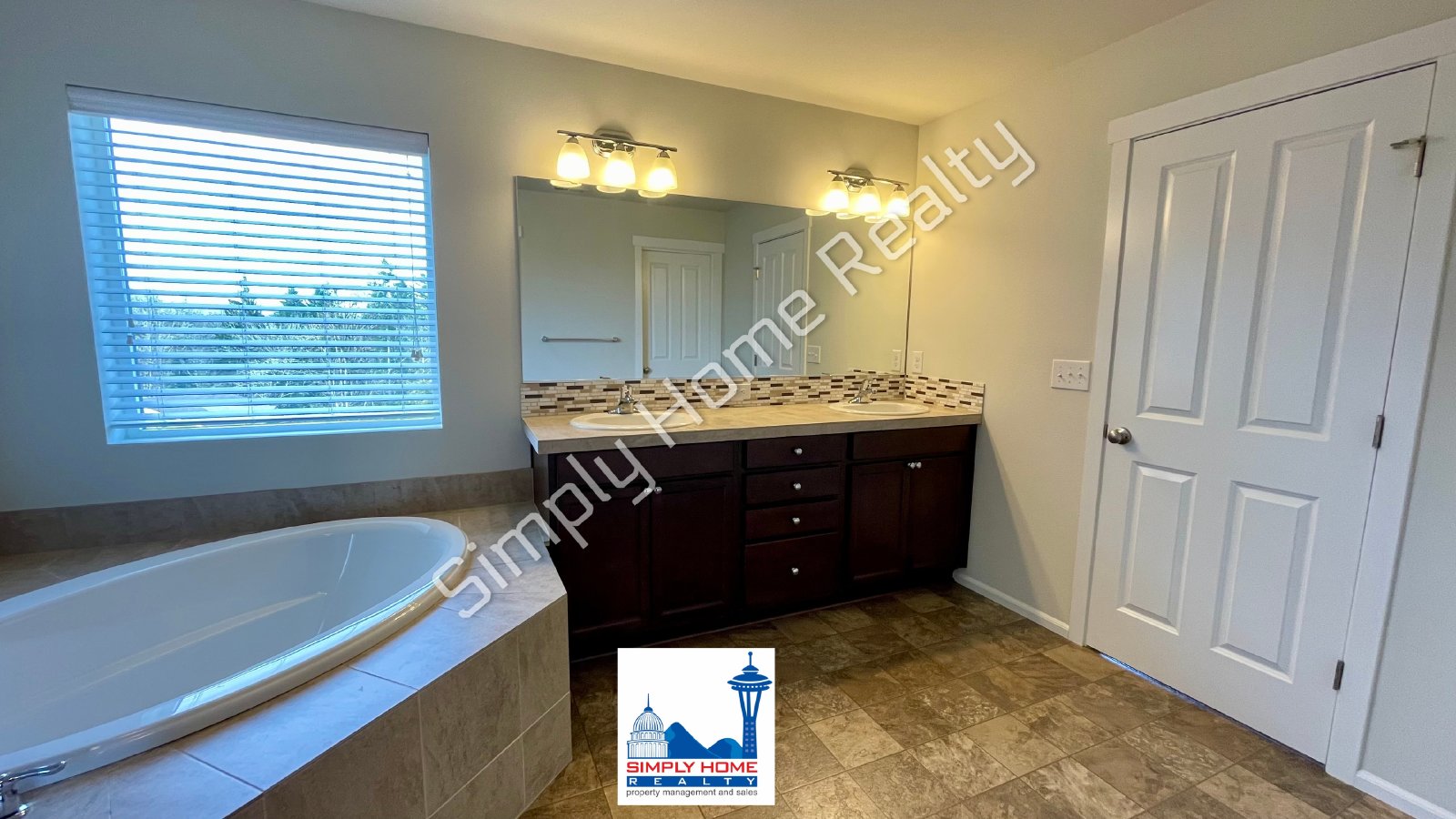 2420 BURLWOOD ST NE property image