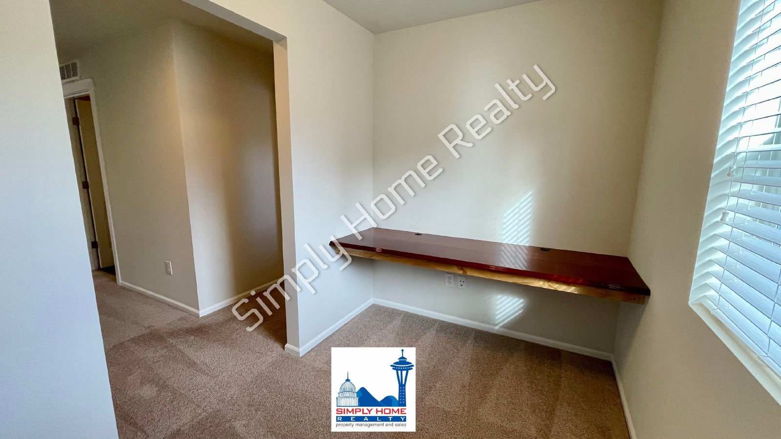 2420 BURLWOOD ST NE property image