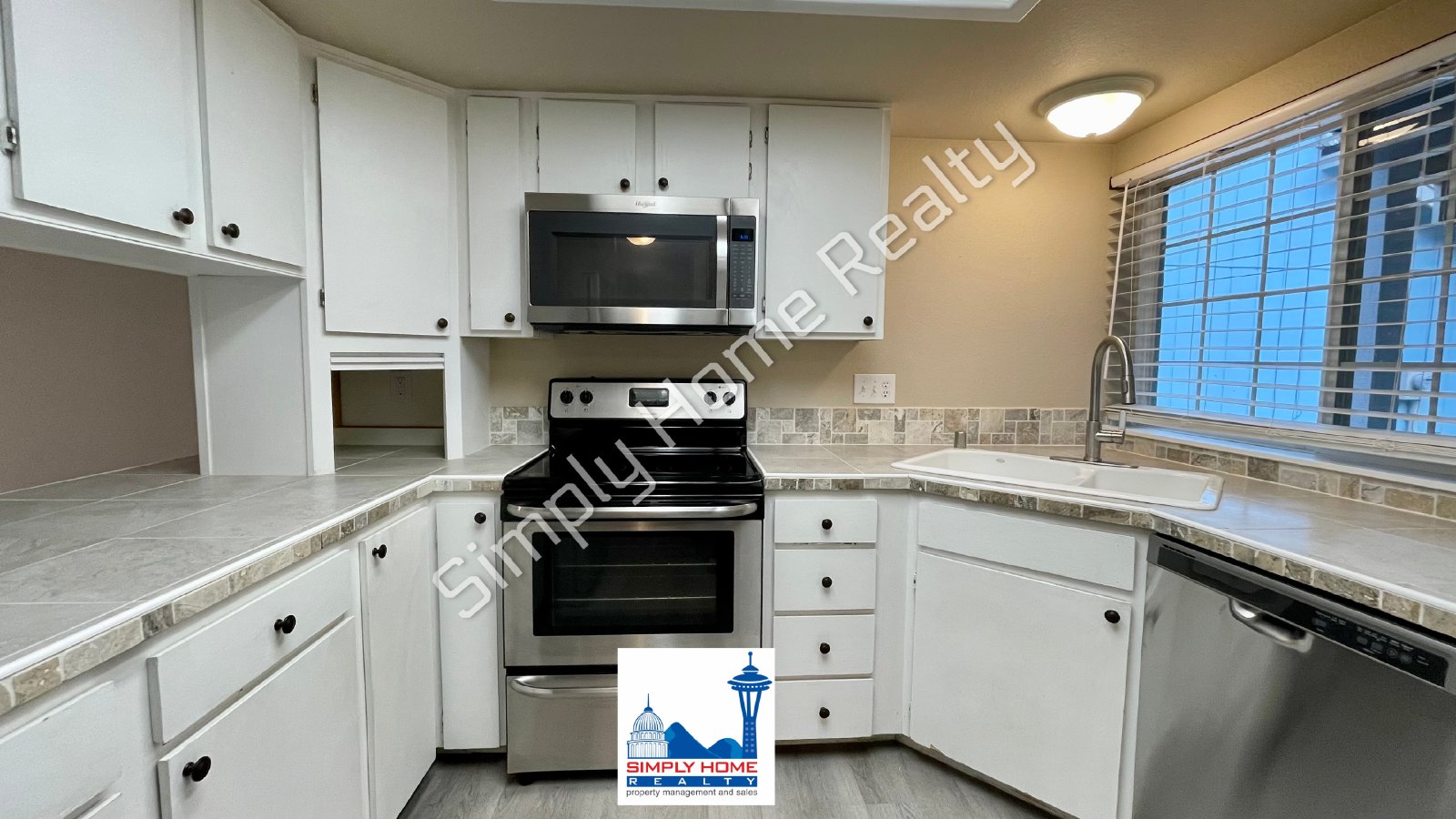 612 Malibu Dr SE property image