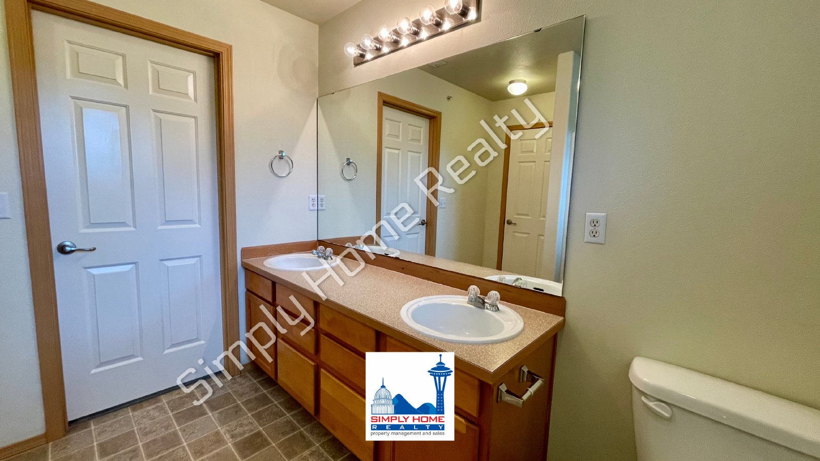1399 Hudson St property image