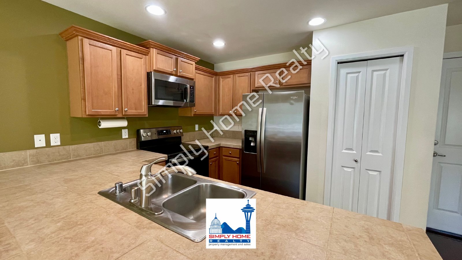 8715 Madrid St NE property image