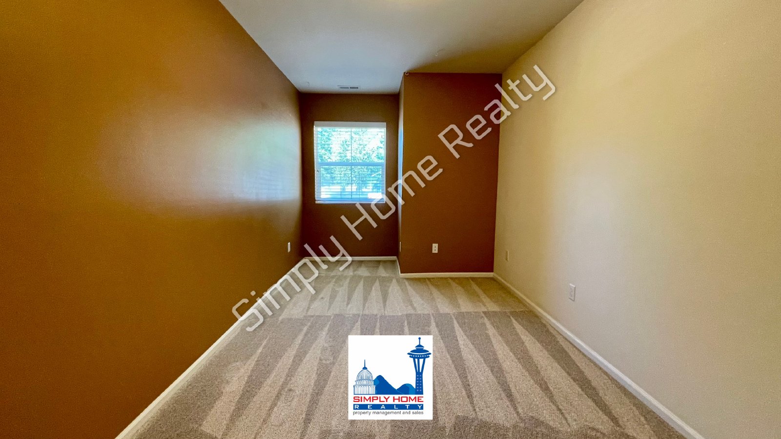 8715 Madrid St NE property image