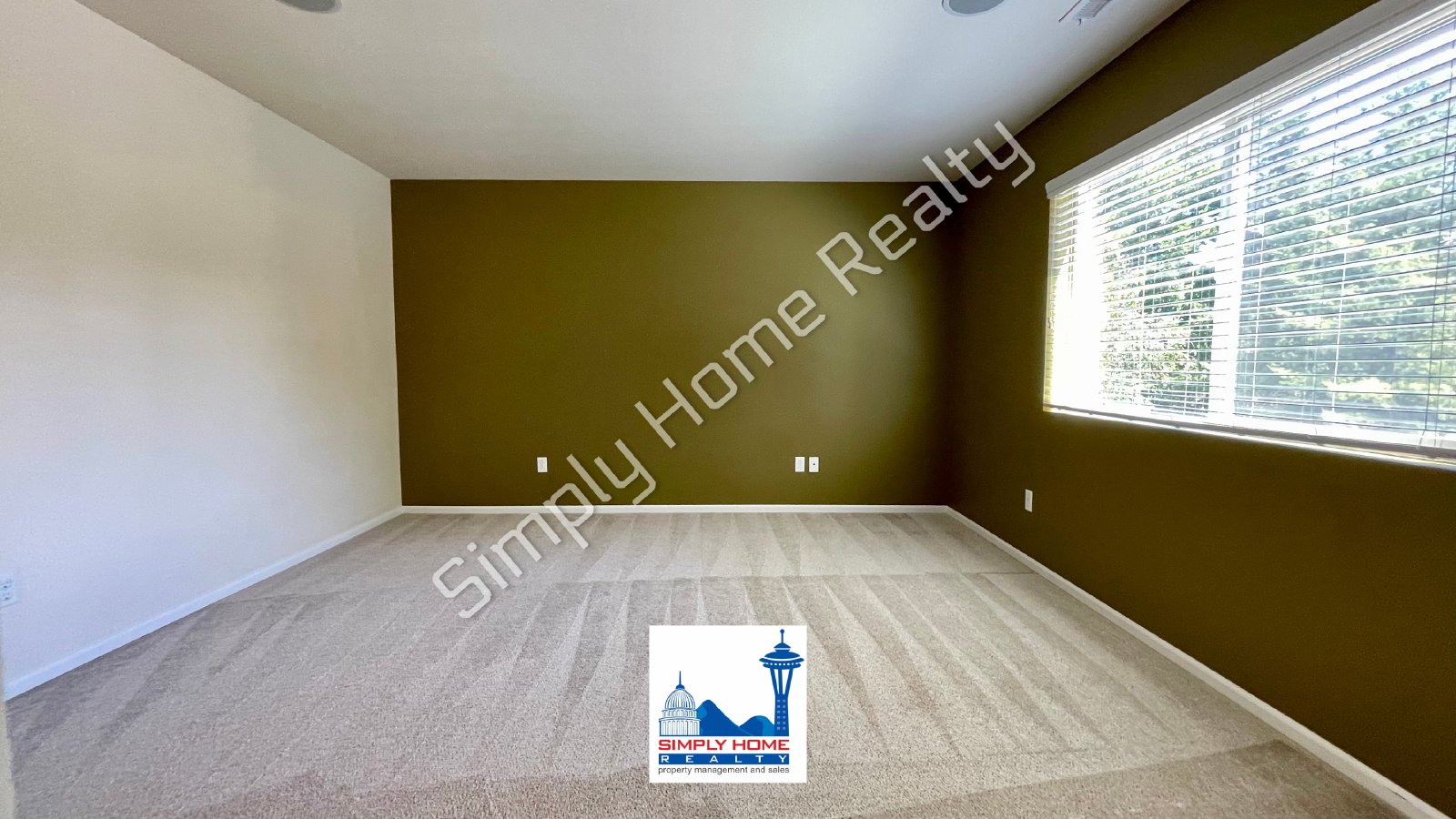 8715 Madrid St NE property image