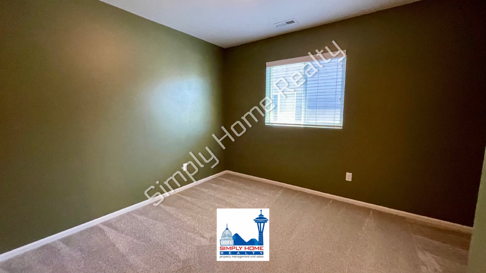 8715 Madrid St NE property image