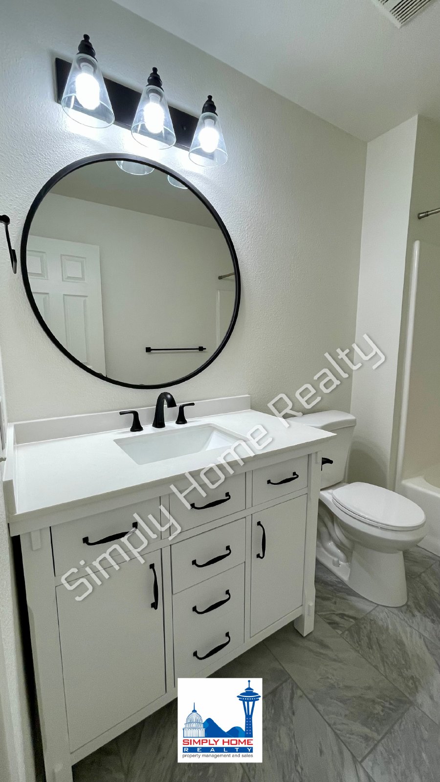 6733 Steamer Dr SE property image