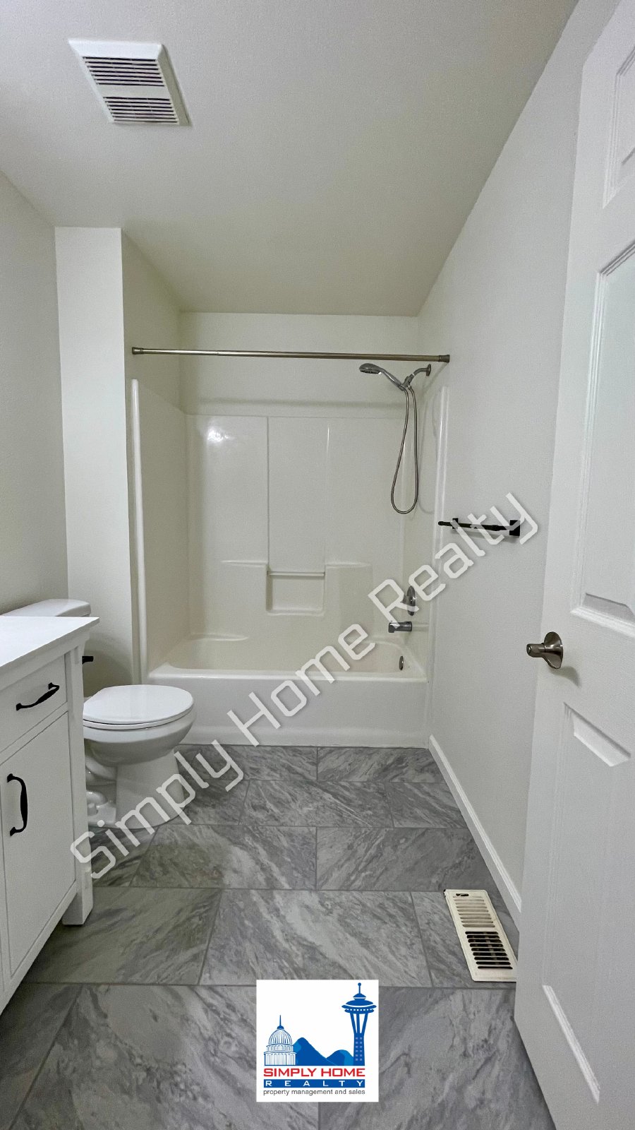 6733 Steamer Dr SE property image