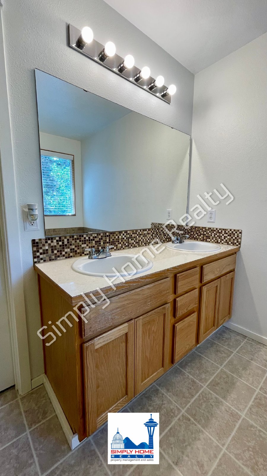 6733 Steamer Dr SE property image