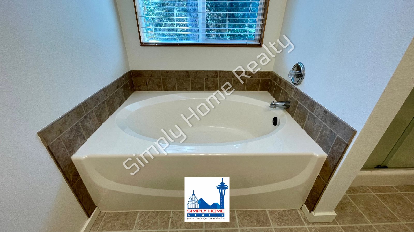 6733 Steamer Dr SE property image