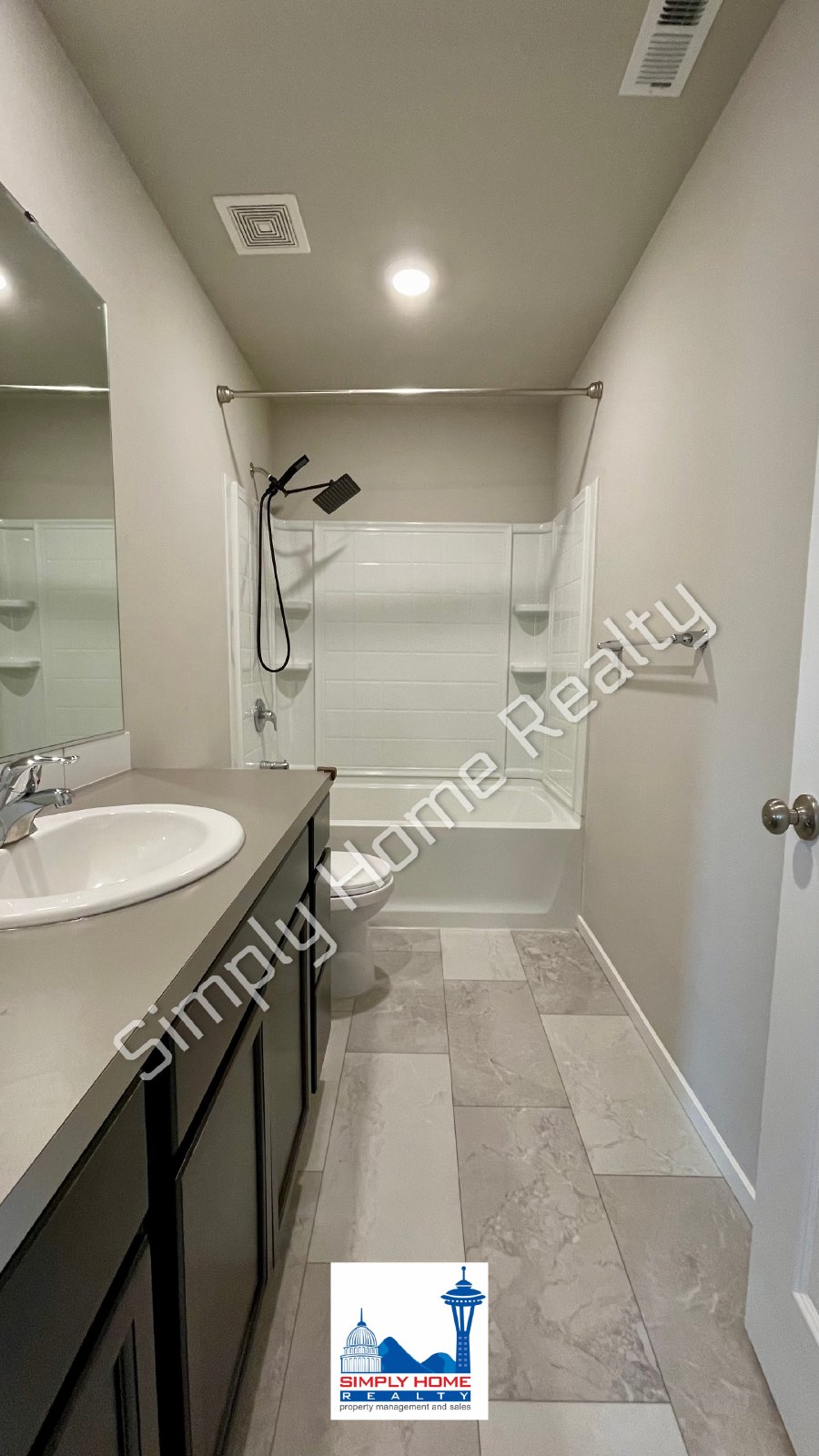 18715 Emmons Ct E property image