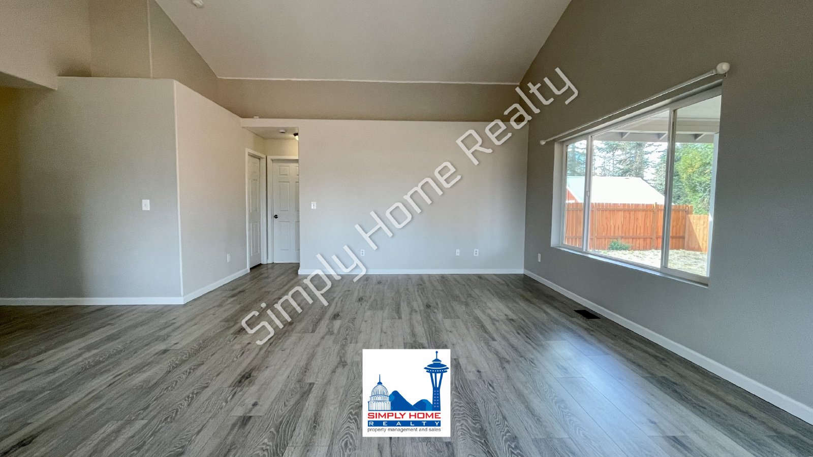 9807 Greenleaf Loop SE property image