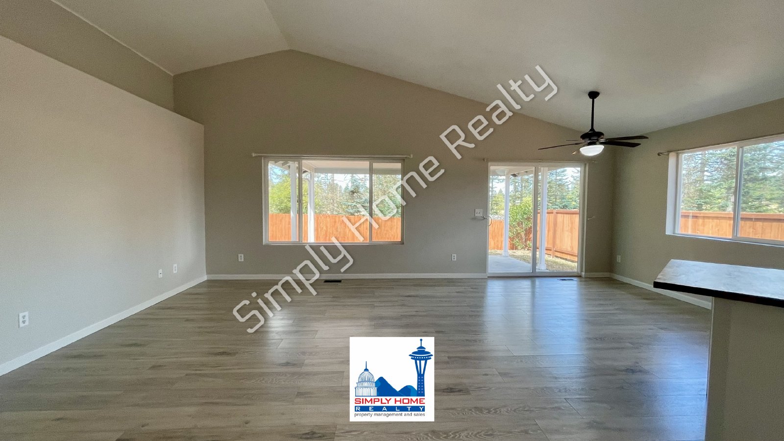 9807 Greenleaf Loop SE property image