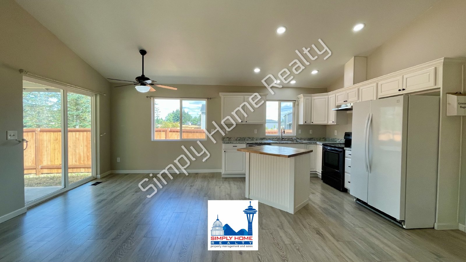 9807 Greenleaf Loop SE property image