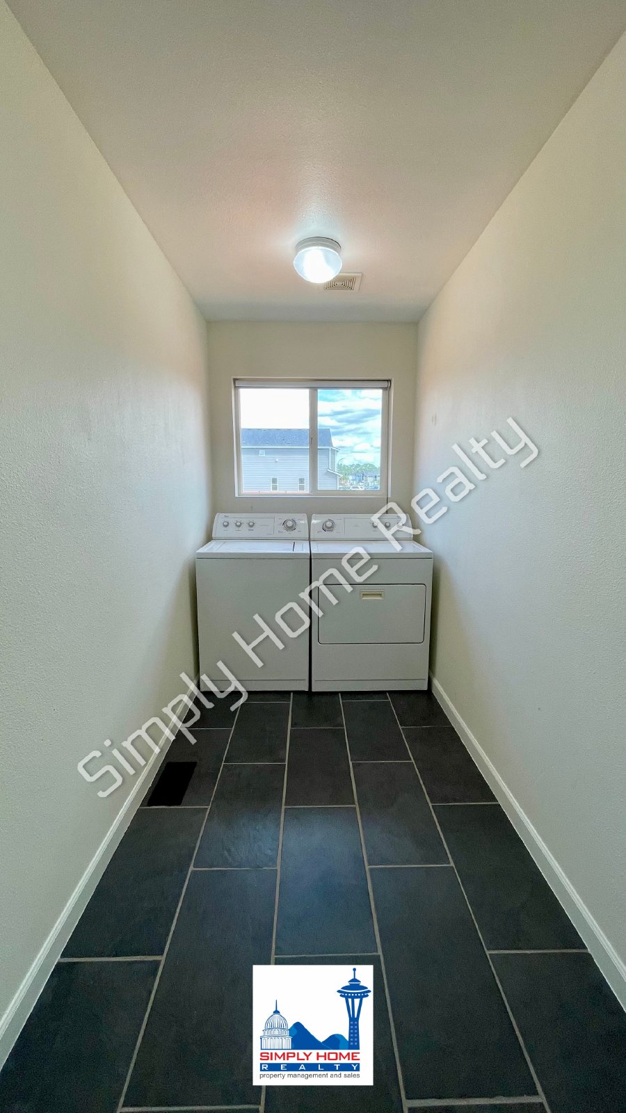 9807 Greenleaf Loop SE property image