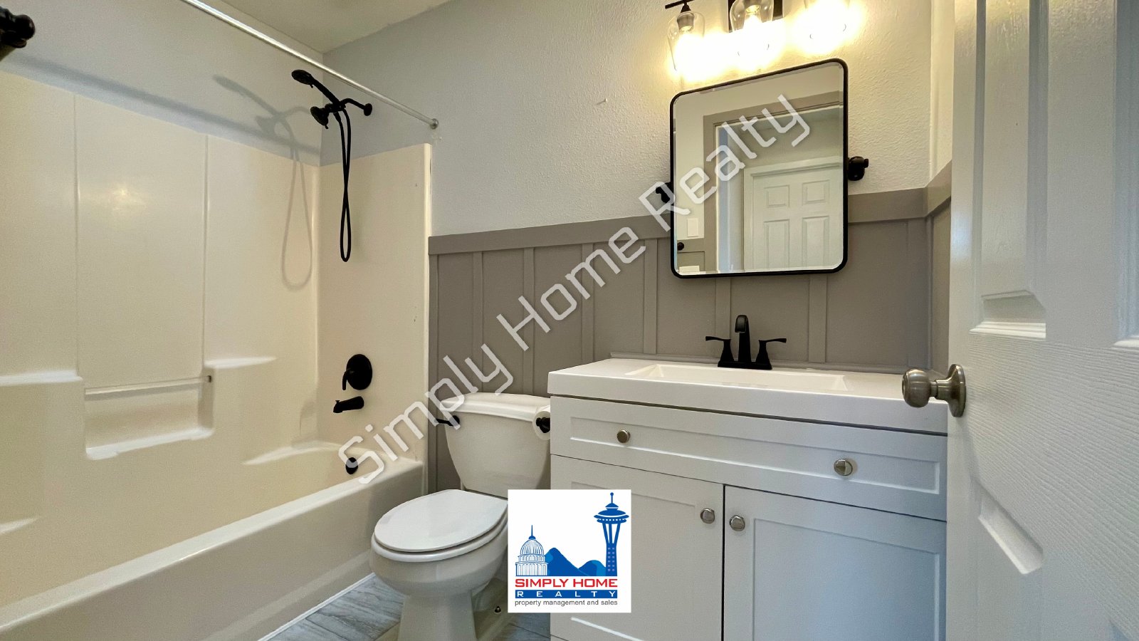 9807 Greenleaf Loop SE property image