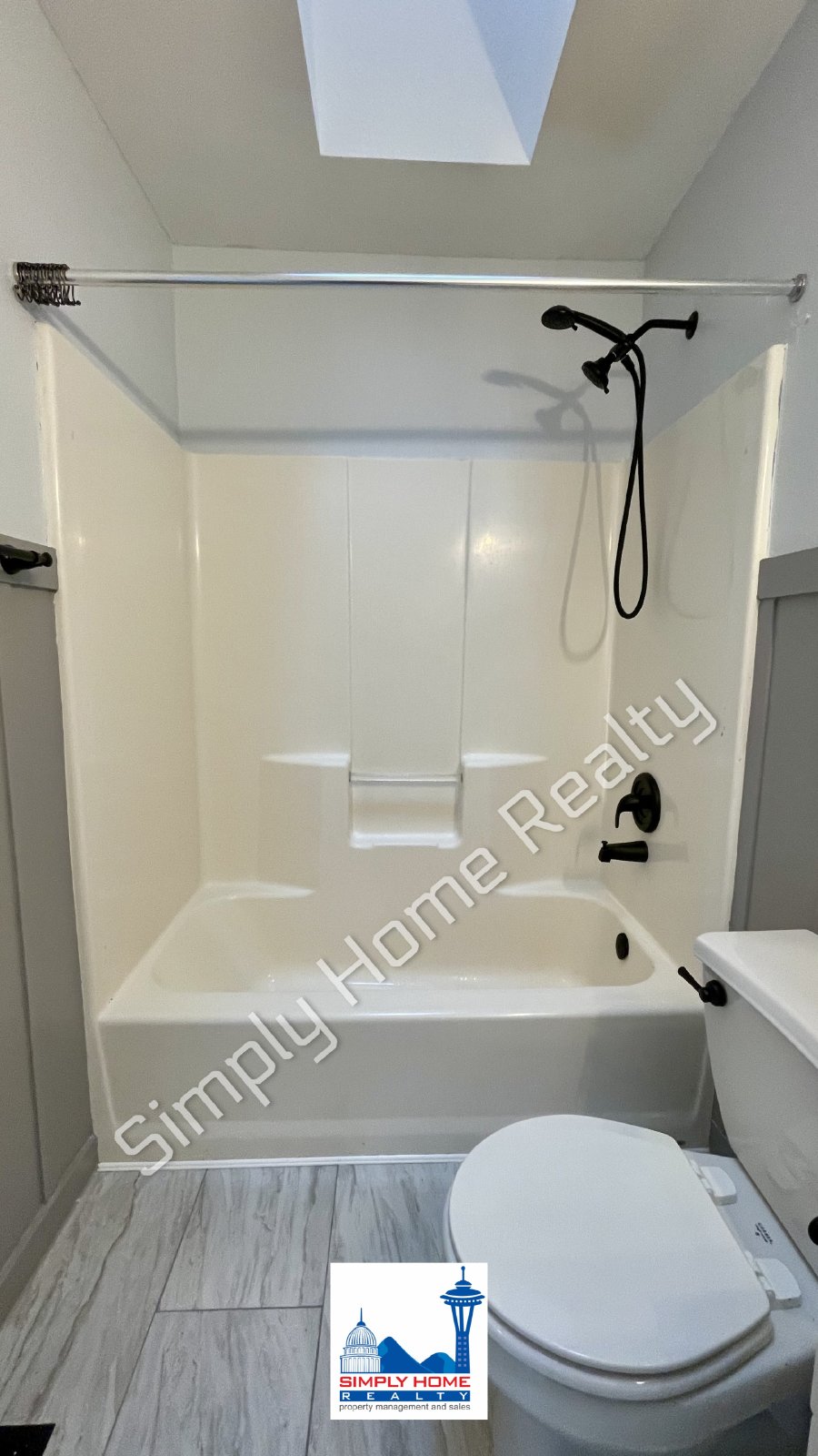 9807 Greenleaf Loop SE property image