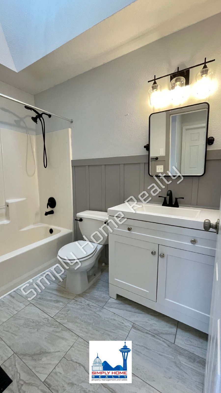 9807 Greenleaf Loop SE property image