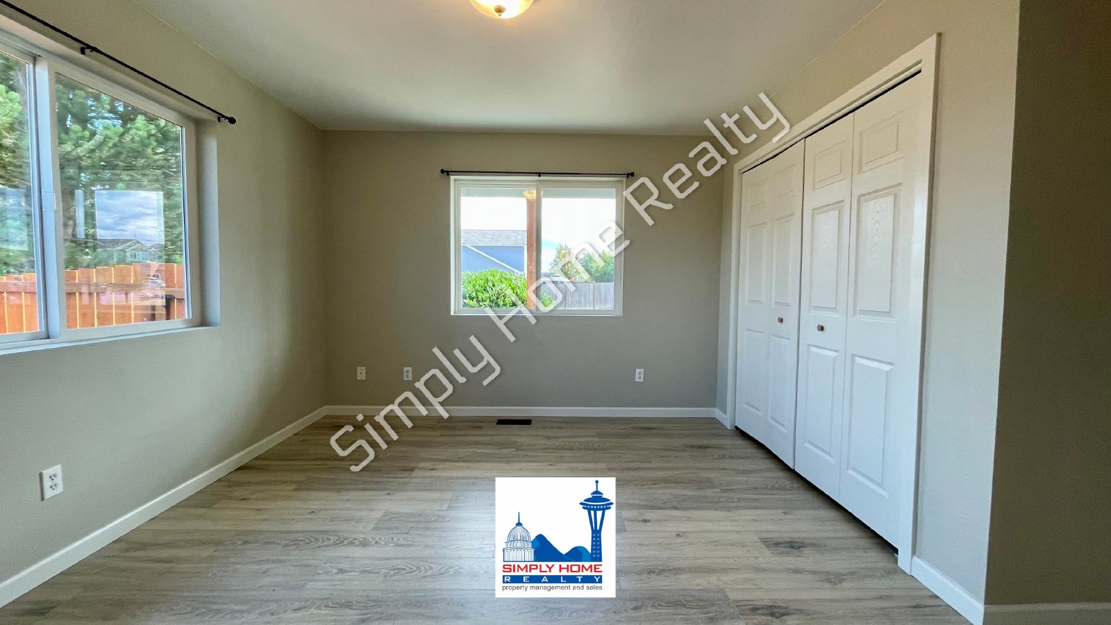 9807 Greenleaf Loop SE property image