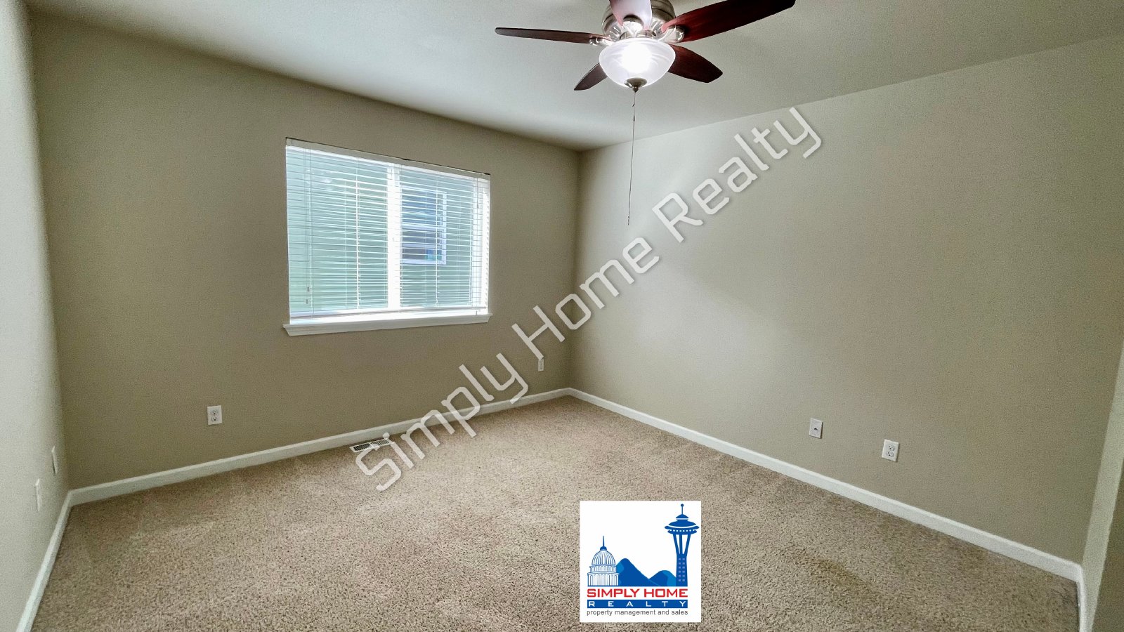 4513 Fairweather St NE property image