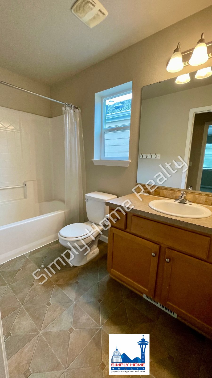 4513 Fairweather St NE property image