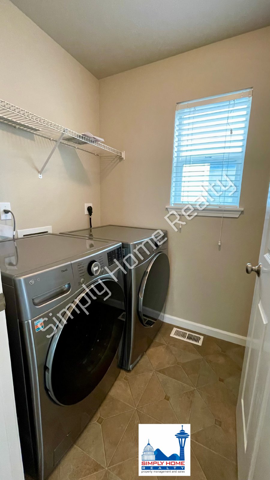 4513 Fairweather St NE property image