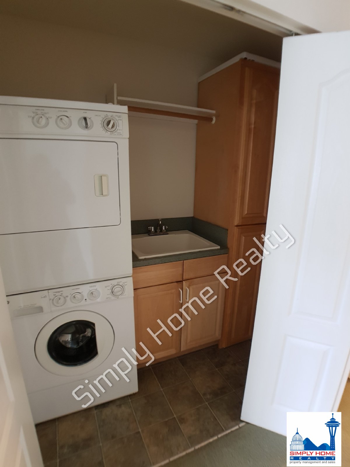 Remarkable find- 3 bed/2.5 bath duplex in  Tumwater-Olympia area property image